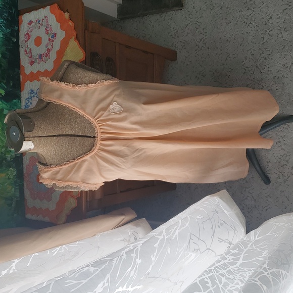 Vintage Peachy Pink Sleeveless Lightweight Shift Gown - Picture 9 of 14